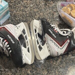 Bauer Black and White Vapor Ice Skates